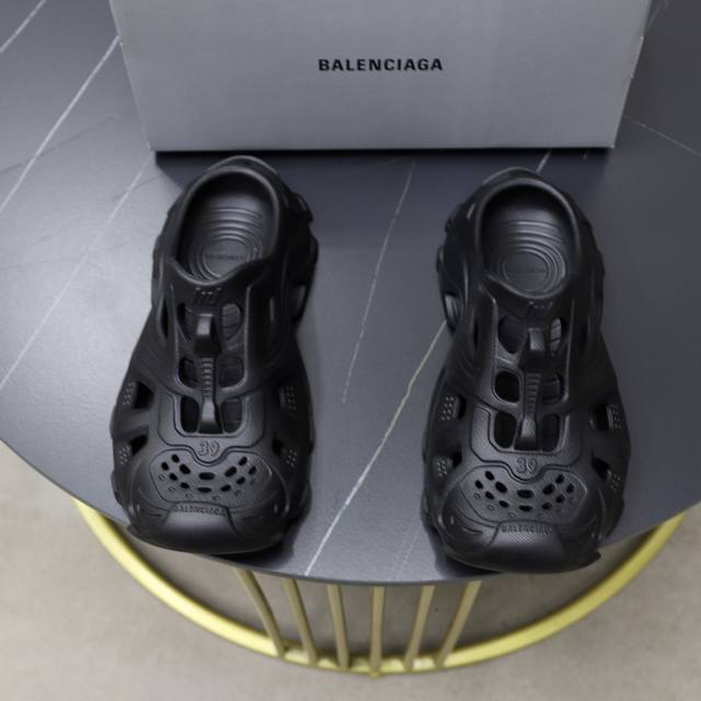 出厂价： 法国高端奢侈品牌-巴黎世家洞洞鞋半拖balenciaga Mold Closed Rubber Sandals”Yellow“克罗斯系列百搭潮流沙滩涉